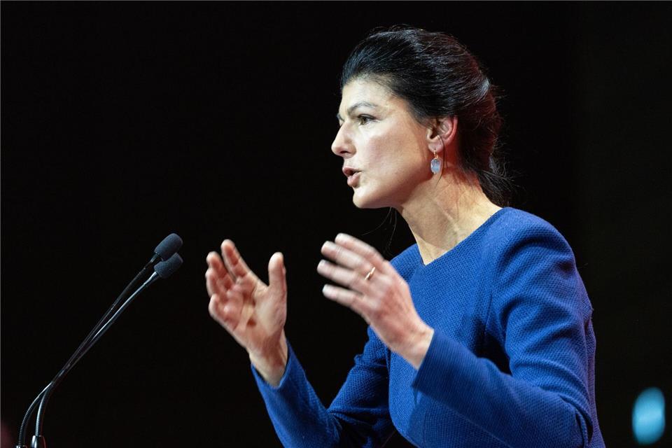 Die BSW-Vorsitzende, Sahra Wagenknecht, spricht von einer „Abwärtsspirale bei der inneren Sicherheit“. Hannes P. Albert/dpa