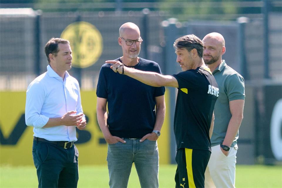 Die BVB-Bosse wollen das Team von Trainer Niko Kovac (2.v.r.) noch mal verstärken. (Archivbild)Bernd Thissen/dpa