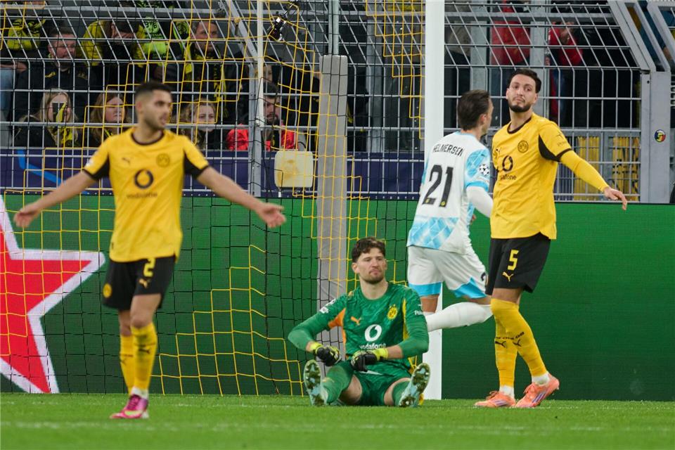 Die BVB-Profis waren nach dem 2:2 gegen den norwegischen Außenseiter bedientBernd Thissen/dpa