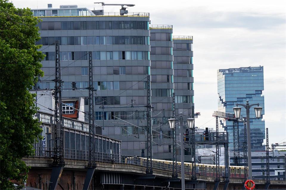 Die BVG-Zentrale befindet sich seit vielen Jahren im Trias-Gebäude nahe der Jannowitzbrücke. (Archivbild)Soeren Stache/dpa/ZB