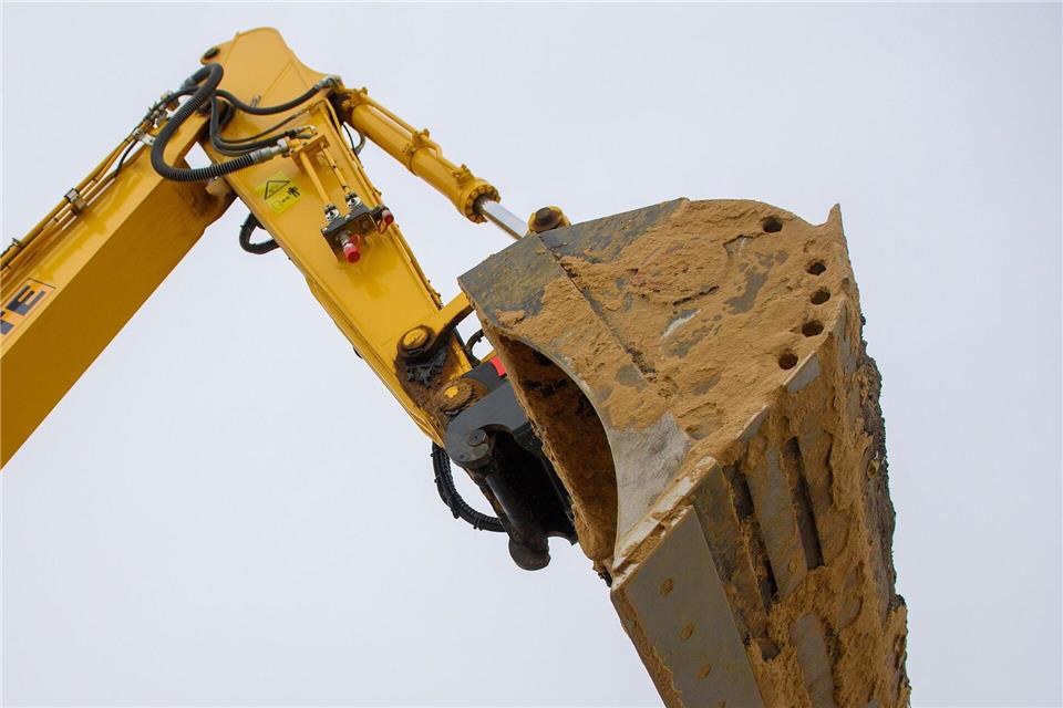 Elf Baggerschaufeln von Baustelle gestohlen Die Baggerschaufeln haben einen Wert von mehr als 50.000 Euro. (Symbolbild)Klaus-Dietmar Gabbert/dpa