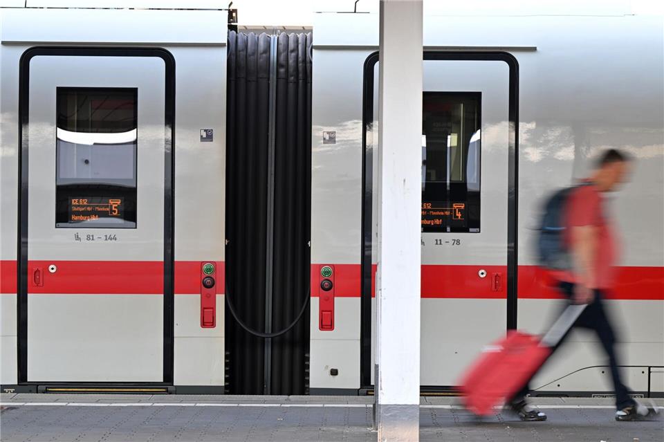 Die Bahn ändert ihr Bonusprogramm. (Symbolbild)Peter Kneffel/dpa