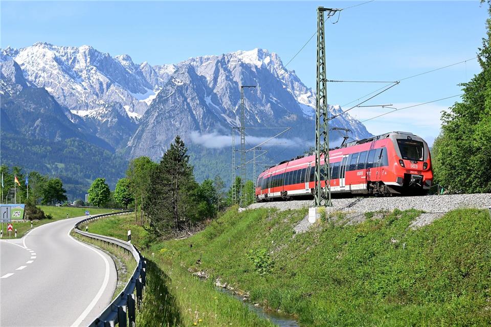 Die Bahn belohnt auch dieses Jahr Einserschüler mit einer Freifahrt. (Symbolbild)Angelika Warmuth/dpa