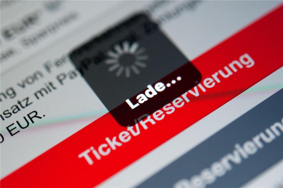 Die Bahn kämpfte erneut mit einer IT-Störung. (Symbolbild)Sebastian Gollnow/dpa