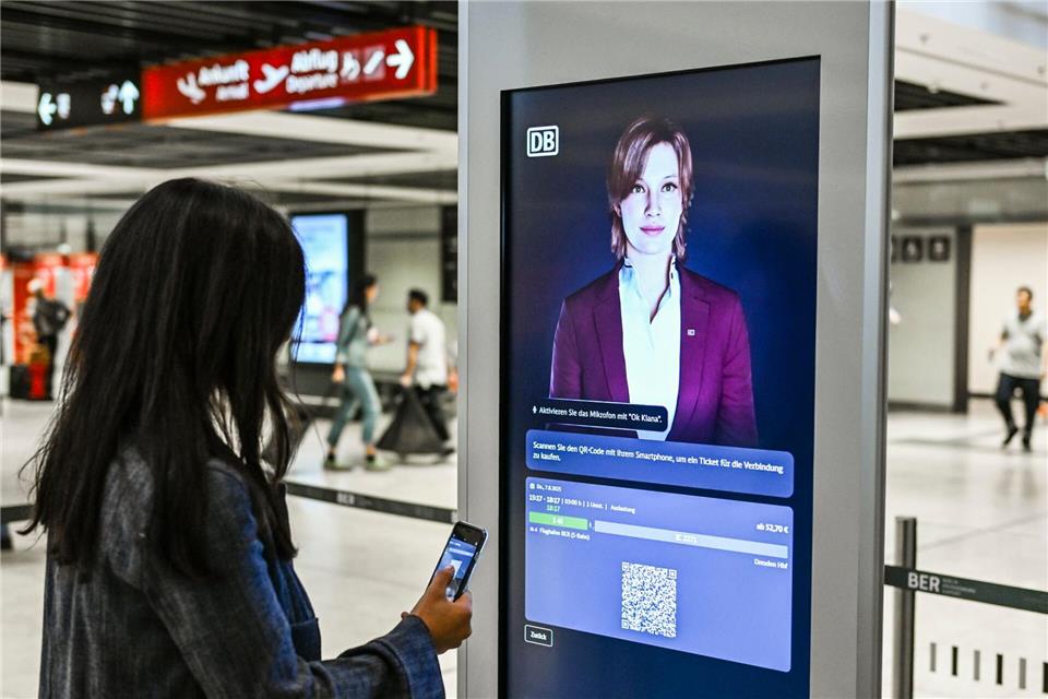 Die Bahn will die digitale Assistenz Kiana künftig in der „DB Navigator“-App integrieren. (Archivbild)Jens Kalaene/dpa