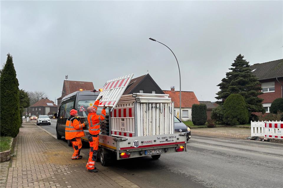 Die Bahnhofstraße ist rechtzeitig zum Weihnachtsmarkt wieder befahrbar.