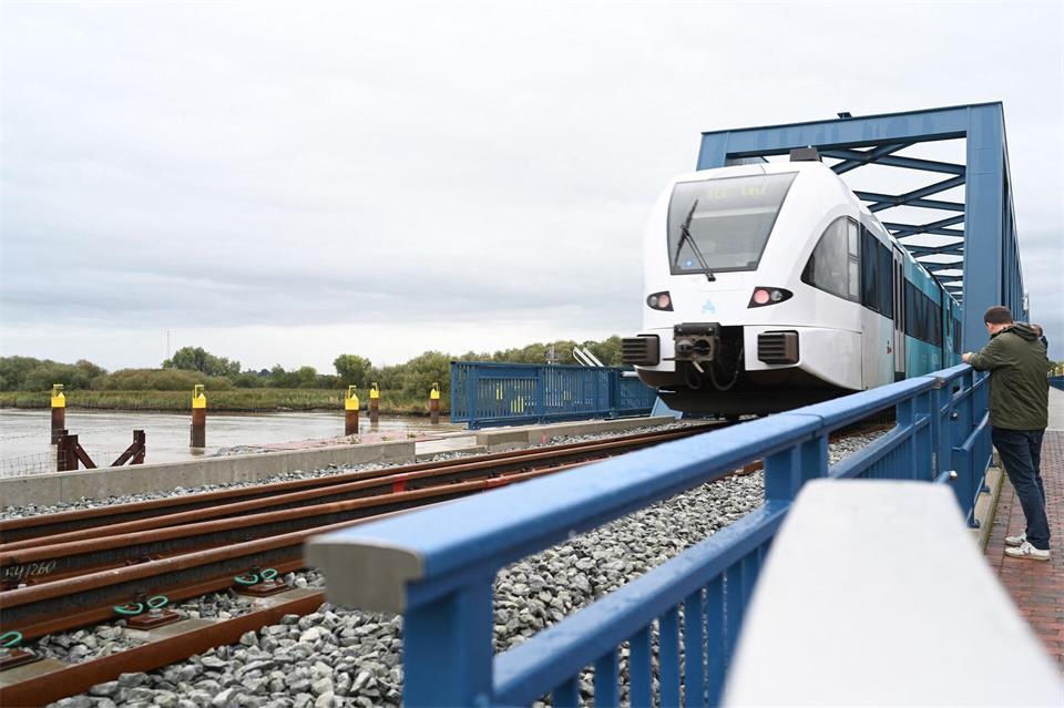 Die Bahnstrecke wurde in den letzten Jahren rundum saniert. Lars Penning/dpa