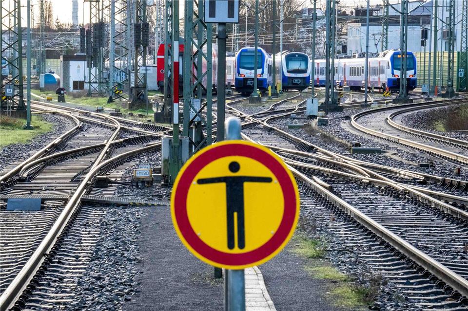 Die Bahnstrecke zwischen Hannover und Bremen ist im April für drei Wochen gesperrt. (Archivfoto)Sina Schuldt/dpa