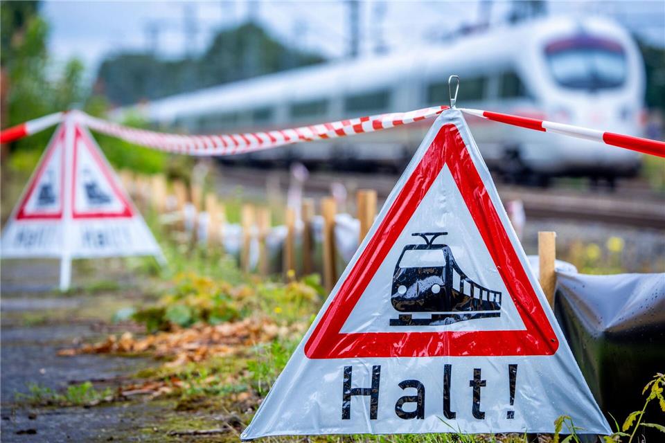 Die Bahnstrecke zwischen Nürnberg und Bamberg wurde gesperrt. (Symbolbild)Jens Büttner/dpa