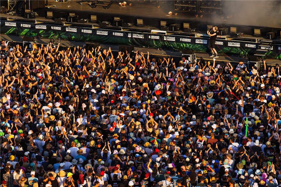 Die Band Billy Talent soll als einer der Headliner 2026 die Bühne rocken. (Archivbild)  Philipp von Ditfurth/dpa