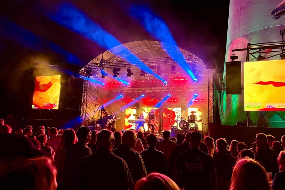 Die Band Jackfire war bei „Rock am Rad“ Headliner.
