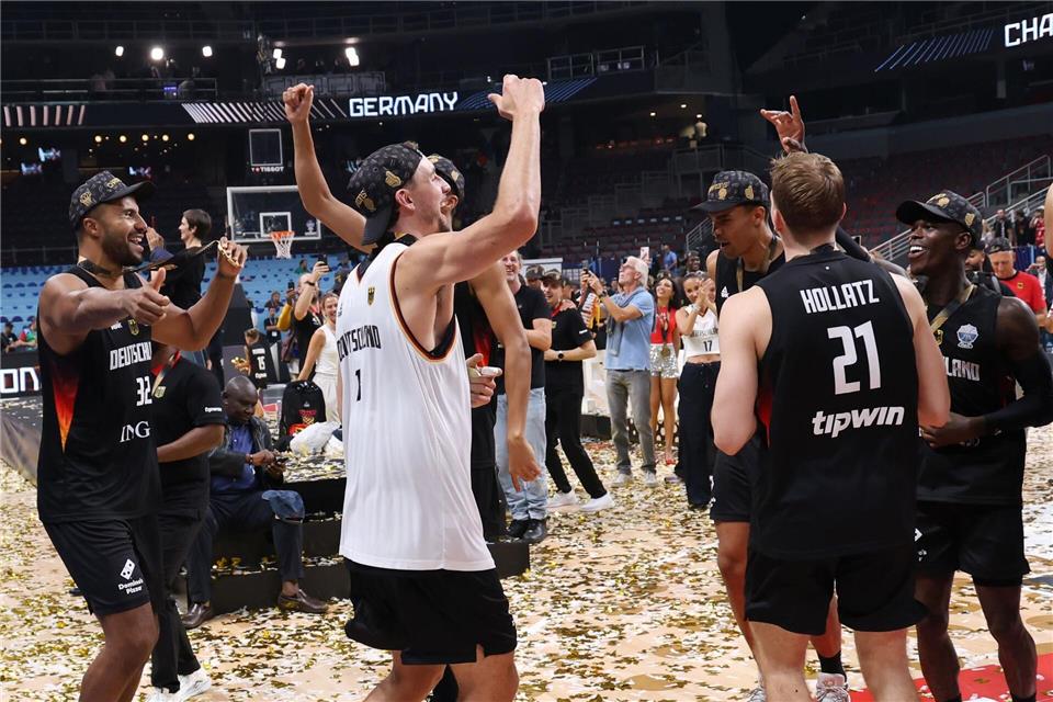 Die Basketballer feiern Gold bei der EM.Matthias Stickel/dpa