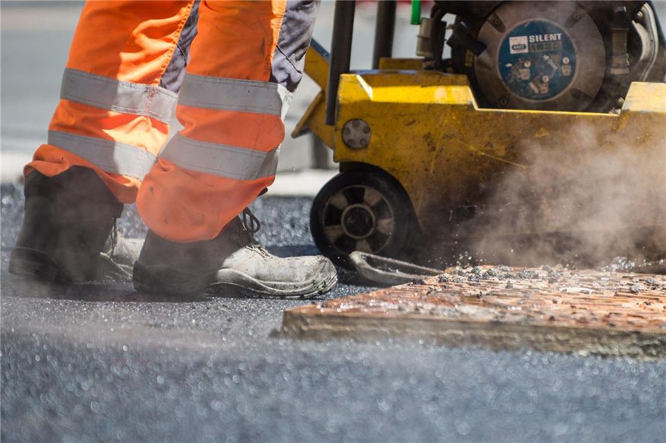 Die Bauarbeiten für die Umgehungsstraße können beginnen. (Symbolbild)Florian Gaertner/dpa