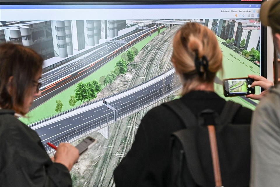 Die Bauarbeiten für die neue Ringbahnbrücke auf der A100 im Berliner Westen sollen in der zweiten Oktoberhälfte beginnen.Jens Kalaene/dpa