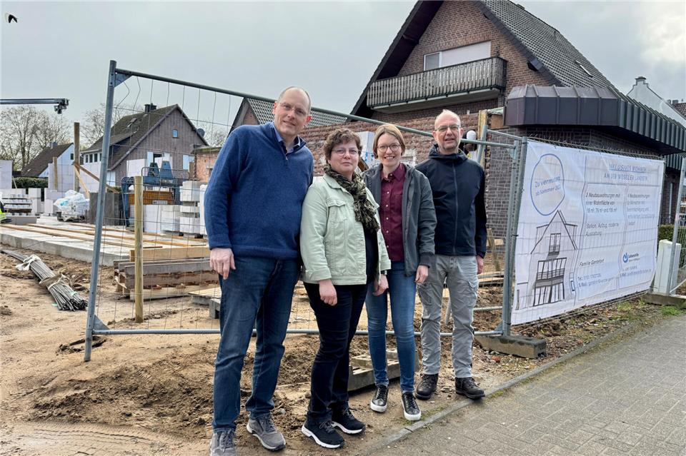 Die Baustelle läuft bereits. Die Planung war eine Kooperation von Thomas und Christa Gantefort (links) und Karin Benning und Tobias Meyer von der Lebenshilfe (rechts).