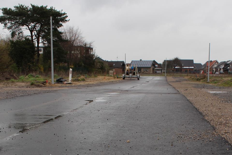 Die Baustraßen im Baugebiet Binsenweg sind fertig gestellt.