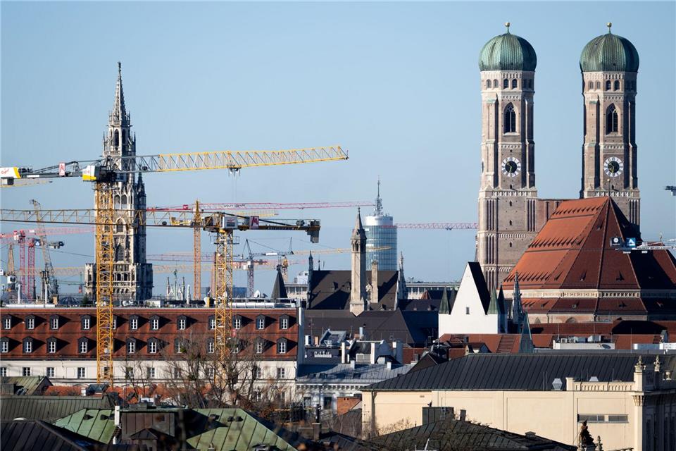 Die Bauwirtschaft hat in München viel zu tun, doch die bayerische Wirtschaft insgesamt schwächelt nach wie vor. (Archiv)Sven Hoppe/dpa
