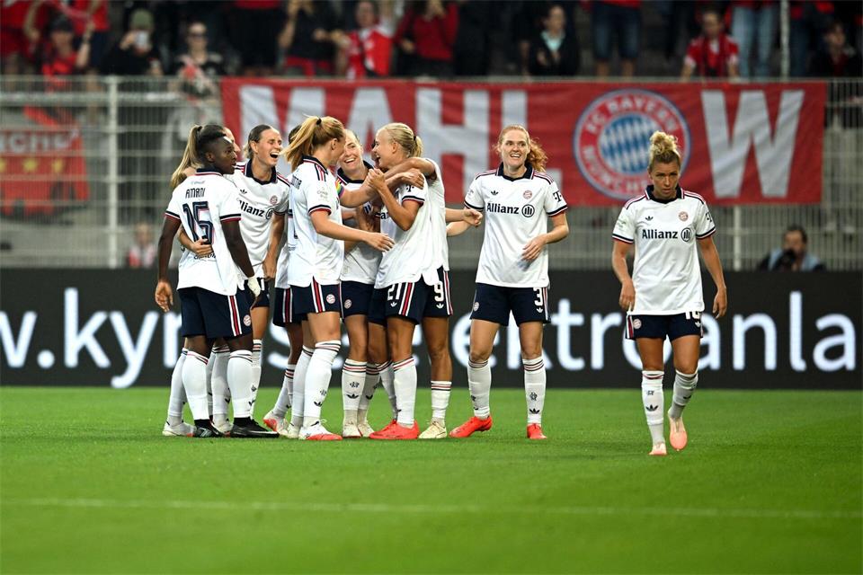 Die Bayern-Fußballerinnen bauten ihre Serie aus. (Archivbild) Elisa Schu/dpa