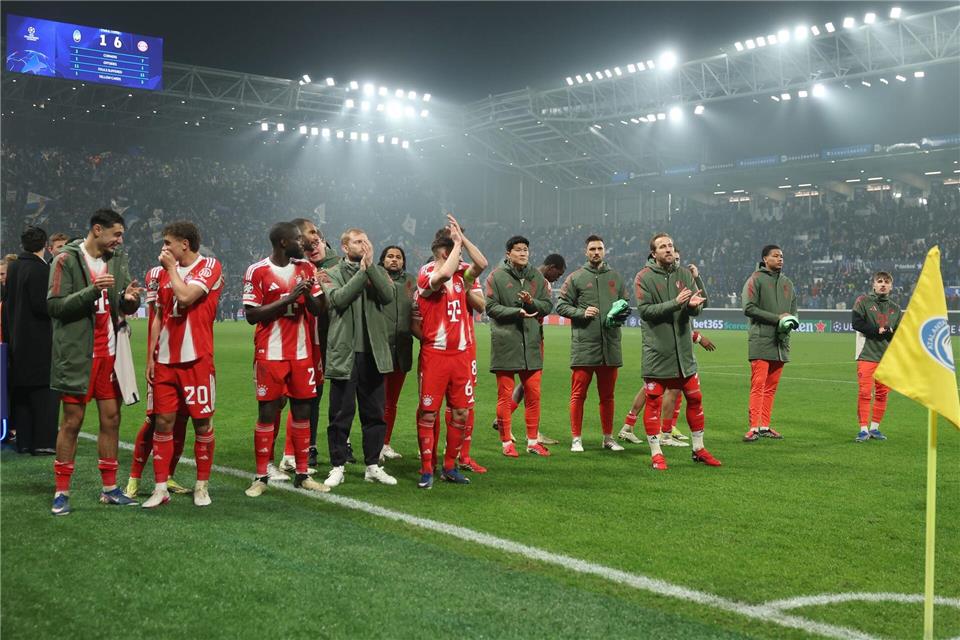 Die Bayern bejubeln einen mitreißenden Sieg.Jan Woitas/dpa