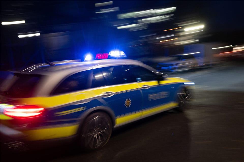 Die Beamten rückten aus. (Symbolbild)Marijan Murat/dpa