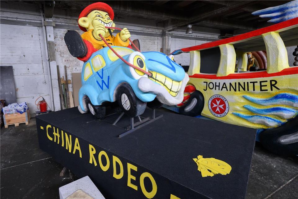 Die Bedeutung von China für den VW-Konzern wird mit diesem Wagen kritisiert. Julian Stratenschulte/dpa