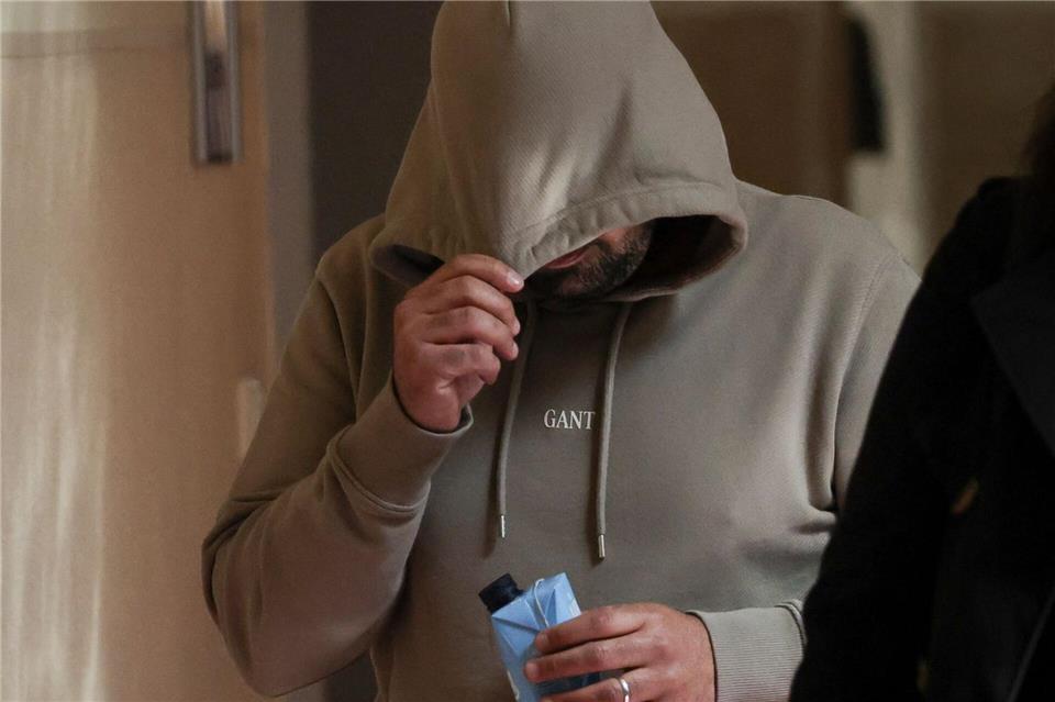 Die Befragung des Zeugen ist noch nicht abgeschlossen. Christian Charisius/dpa