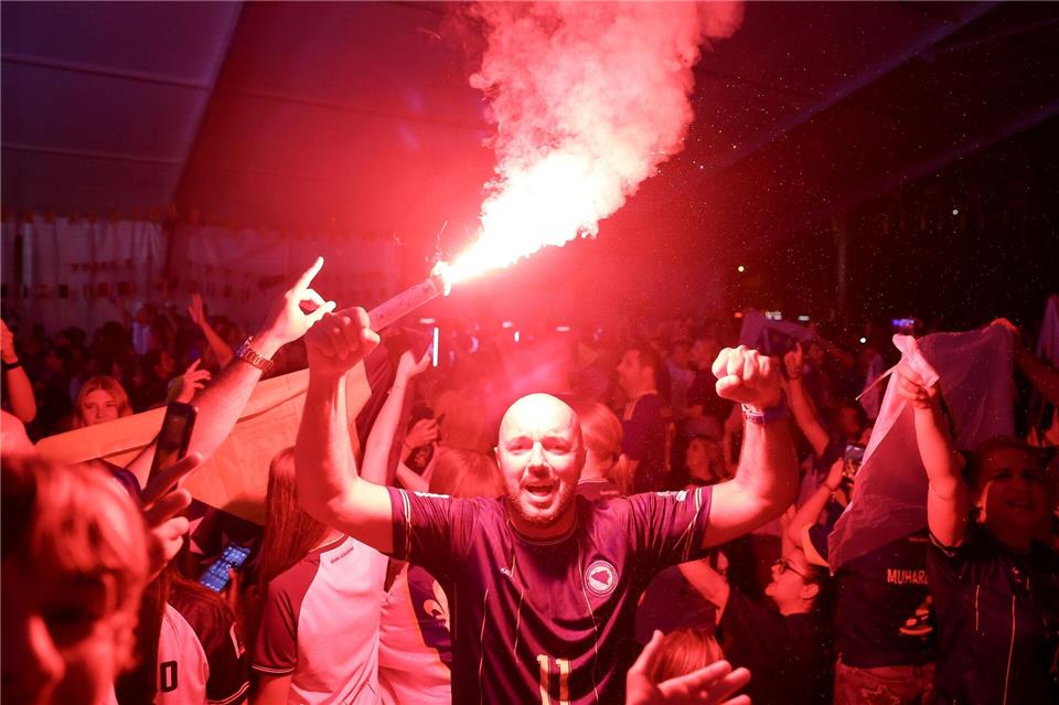 Die Begeisterung der Fans in der Heimat ist riesig. (Archivbild)Armin Durgut/AP/dpa