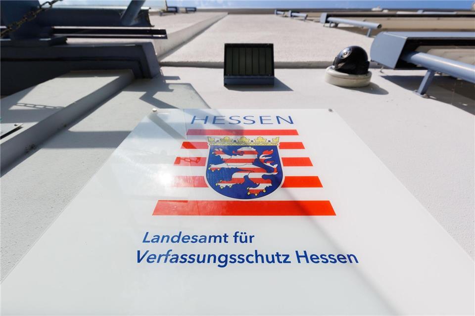 Die Behörde der hessischen Verfassungsschützer befindet sich in der Landeshauptstadt Wiesbaden. (Archivbild) Lando Hass/dpa