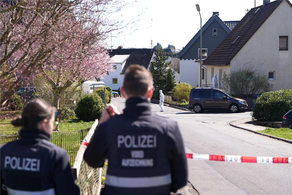 Die Behörden äußern sich zu dem Dreifachmord. (Archivbild)Thomas Frey/dpa