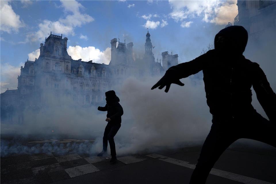 Die Behörden befürchten schon lange ein Chaos und sind in Alarmbereitschaft. (Archivbild)Lewis Joly/AP/dpa