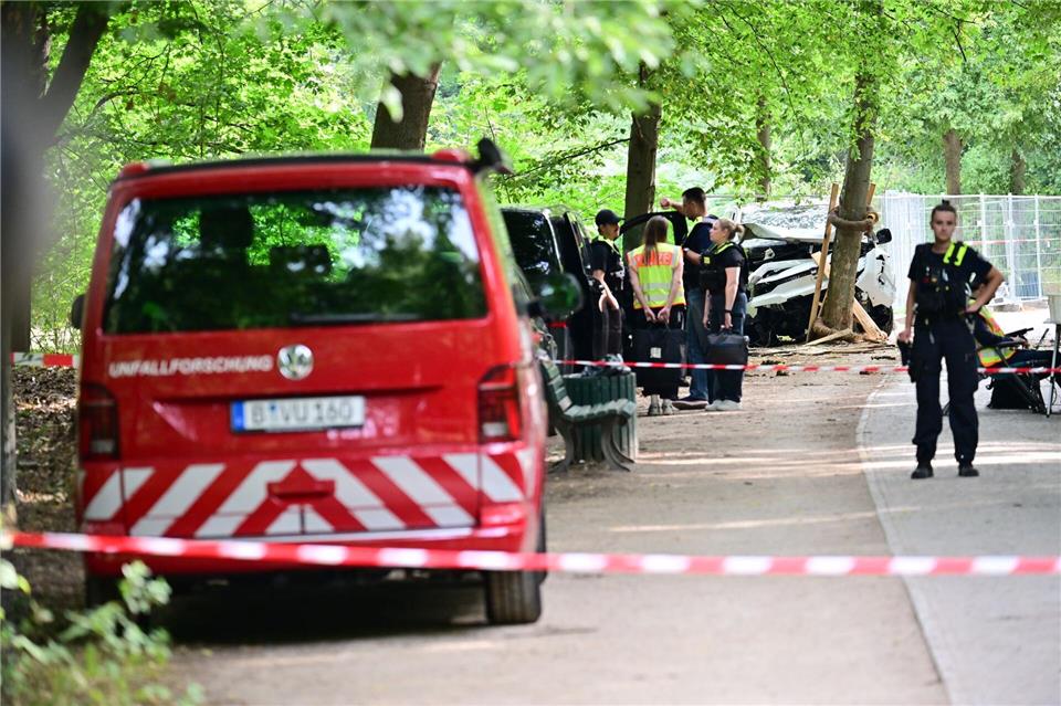 Die Behörden schrieben einen 21-jährigen Verdächtigen zur Fahndung aus.Sebastian Gollnow/dpa