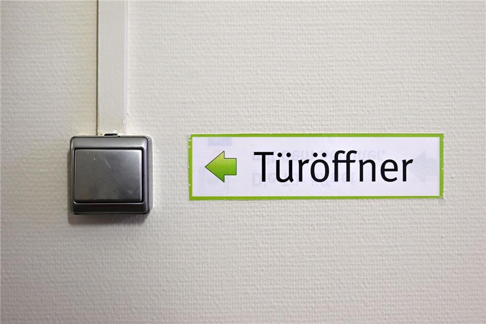 Die Behörden sollten mehr proaktiv Informationen für die Bürgerinnen und Bürger veröffentlichen, mahnt der Landesbeauftragte für Informationsfreiheit. (Symbolbild)Martin Schutt/dpa