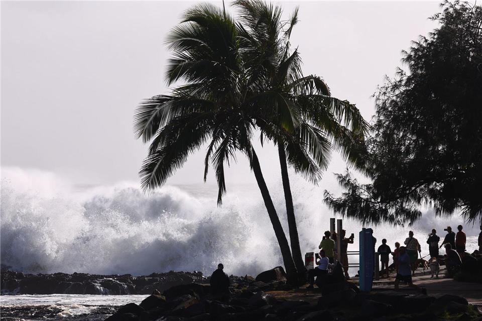 Die Behörden warnen vor Böen von mehr als 250 Kilometern pro Stunde durch den Zyklon „Narelle“. (Archivbild)Jason O’brien/AAP/dpa