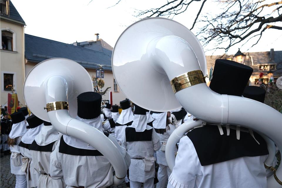 Die Bergparaden sind immaterielles Kulturerbe.Sebastian Willnow/dpa