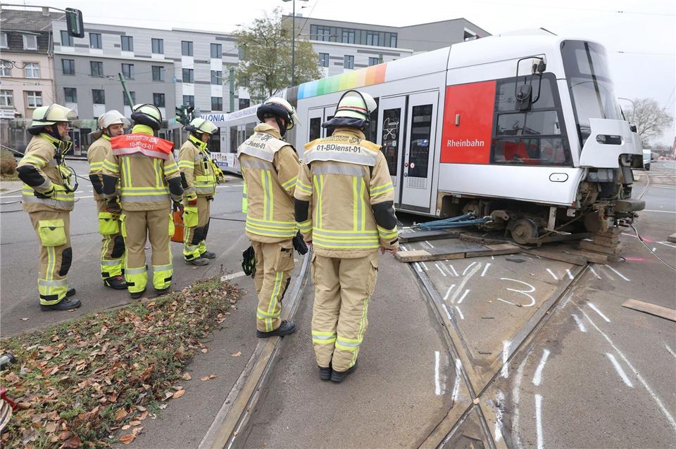 Die Bergung dauerte am Nachmittag noch an.David Young/dpa