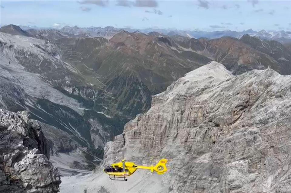 Die Bergwacht hatte auch einen Hubschrauber im Einsatz. (Archivbild)-/Bergrettung Italien/dpa