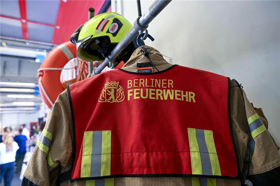 Die Berliner Feuerwehr wurde gestern rund 2.050 Mal alarmiert. (Archivbild)Jens Kalaene/dpa