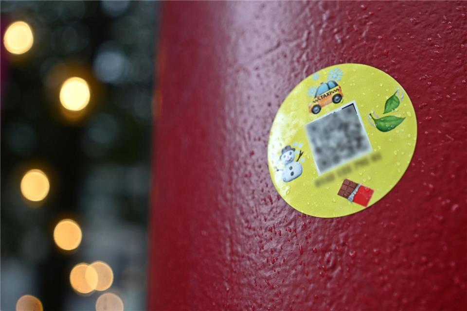 Die Berliner Landessuchtbeauftragte zeigt sich sehr besorgt über Werbung per Sticker und Flyer für Drogenlieferdienste. (Symbolbild)David Hammersen/dpa