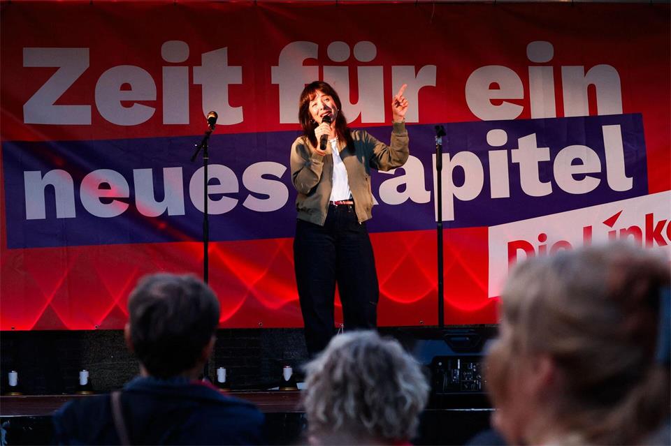Die Berliner Linke-Spitzenkandidatin Elif Eralp kritisiert ihren Bezirksverband Neukölln wegen eines Rapper-Auftritts mit Gewaltaufrufen gegen Israel. (Archivbild)Carsten Koall/dpa