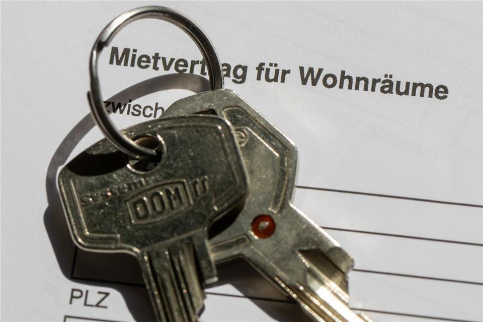 Die Berliner Mietpreisprüfstelle checkt Mietverträge bei Verdacht auf zu hohe Mieten. (Symbolbild) Sebastian Kahnert/dpa