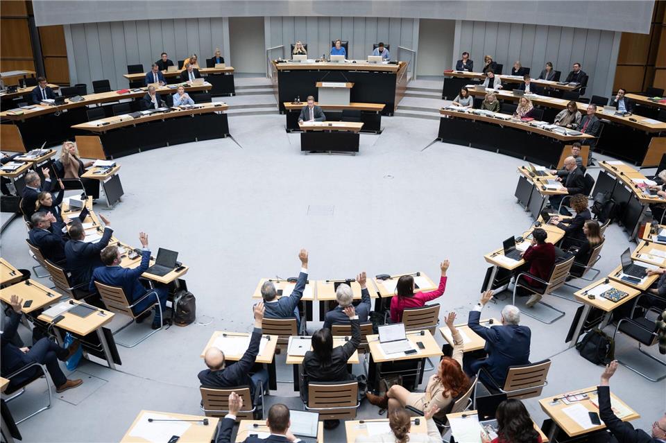 Die Berliner Polizei erhält durch umfangreiche Änderungen des Sicherheits- und Ordnungsgesetzes (ASOG) weitergehende Befugnisse. Sebastian Christoph Gollnow/dpa