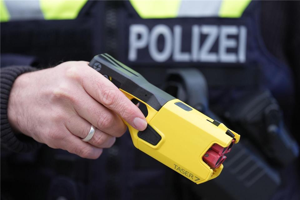 Die Berliner Polizei hat bei einem Einsatz in Mariendorf einen Taser eingesetzt. (Symbolbild)Marcus Brandt/dpa
