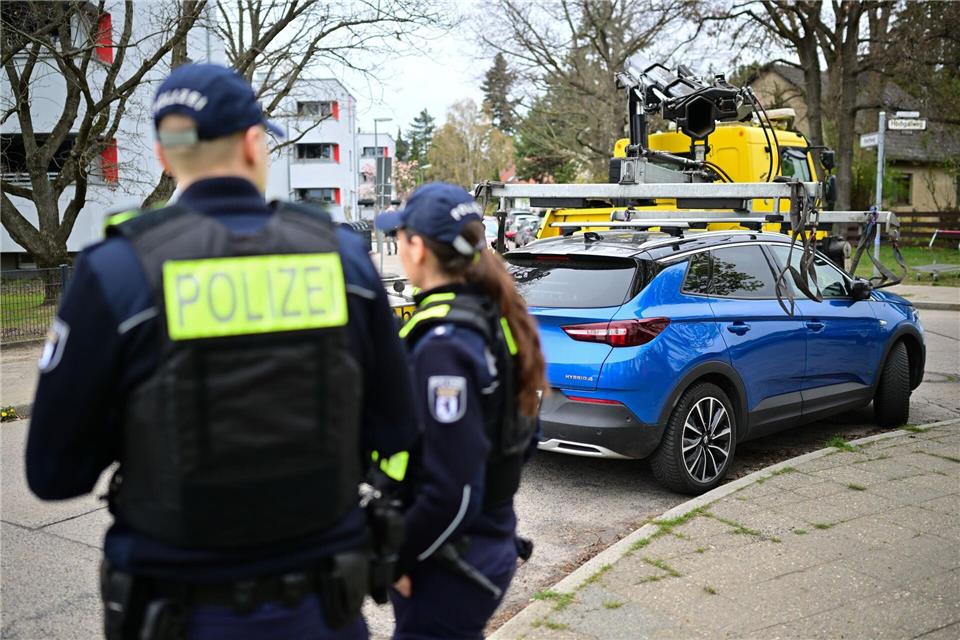 Die Berliner Polizei kontrollierte am Montag verstärkt Autofahrer. Sebastian Gollnow/dpa