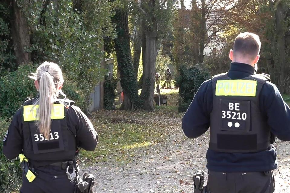 Polizei geht im Fall Rebecca von Tötungsdelikt aus Die Berliner Polizei sucht in Brandenburg nach Tatspuren und Beweismitteln im Fall Rebecca. Ivo Böhme/dpa