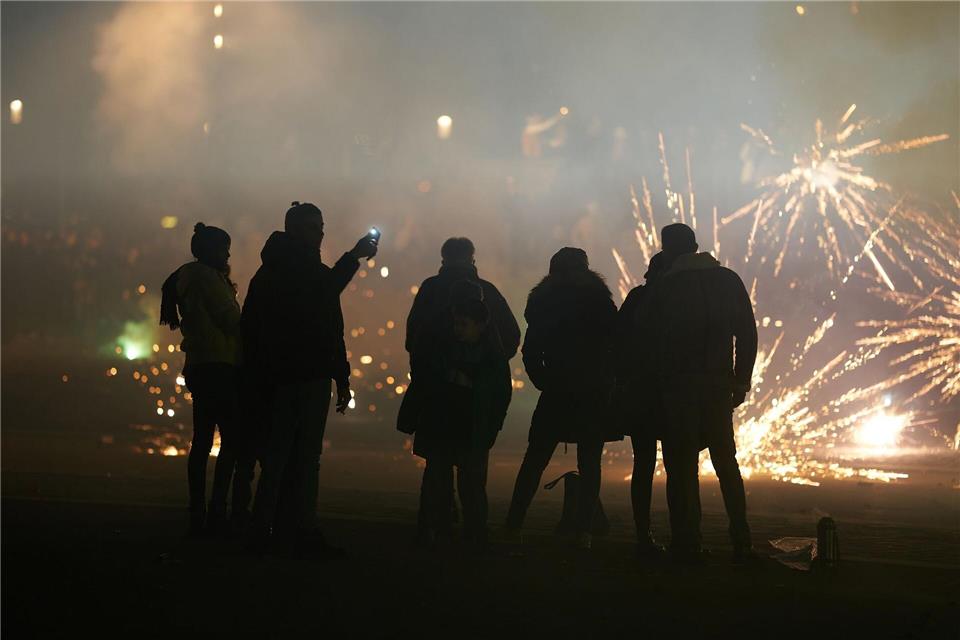 Die Berliner Polizei warnt Eltern vor gefährlichem Feuerwerk. (Symbolbild)picture alliance/dpa