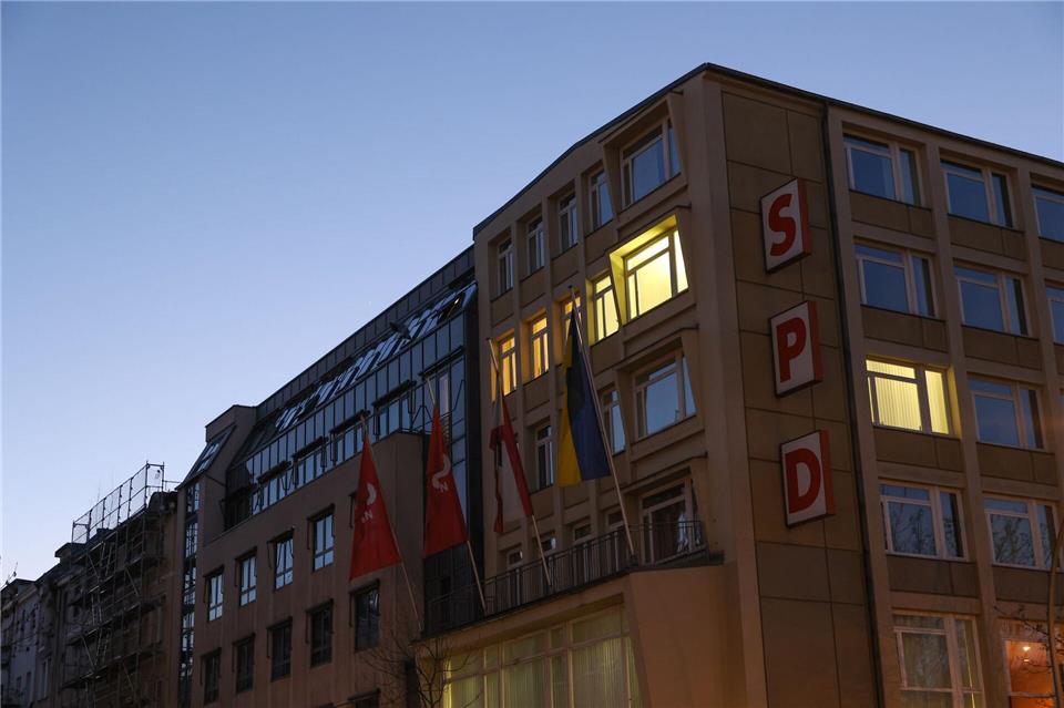 Die Berliner SPD - hier ihre Zentrale - hat ein bekanntes Mitglied verloren. (Symbolbild)Jörg Carstensen/dpa