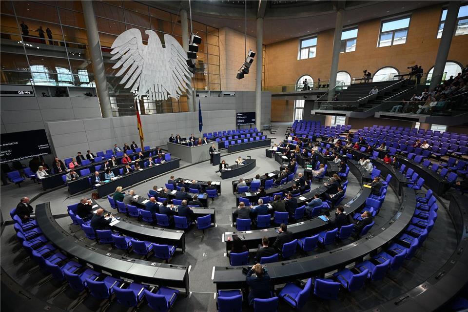 Die Berliner Staatsanwaltschaft hat Anklage erhoben gegen einen früheren SPD-Bundestagsabgeordneter wegen Betruges. (Symbolbild)Niklas Graeber/dpa