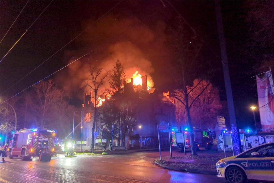 Die Berliner Straße und die Tramstrecke waren zwischenzeitlich gesperrt.Udo Janke/NEWS5/dpa