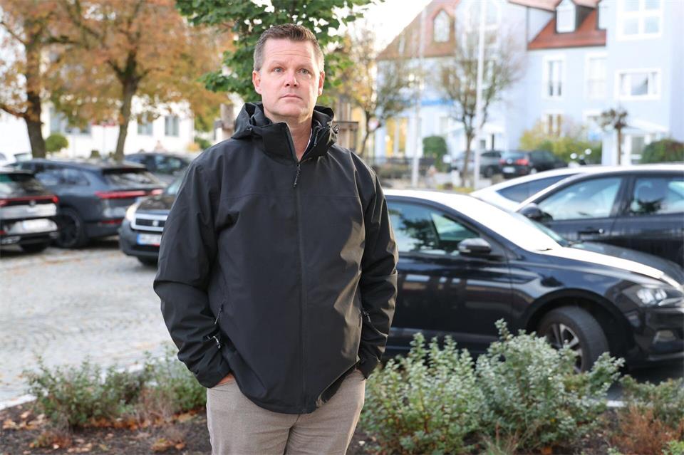 Die Berngauer sind entsetzt am Tag nach den tödlichen Schüssen auf Behördenmitarbeiter.Daniel Löb/dpa