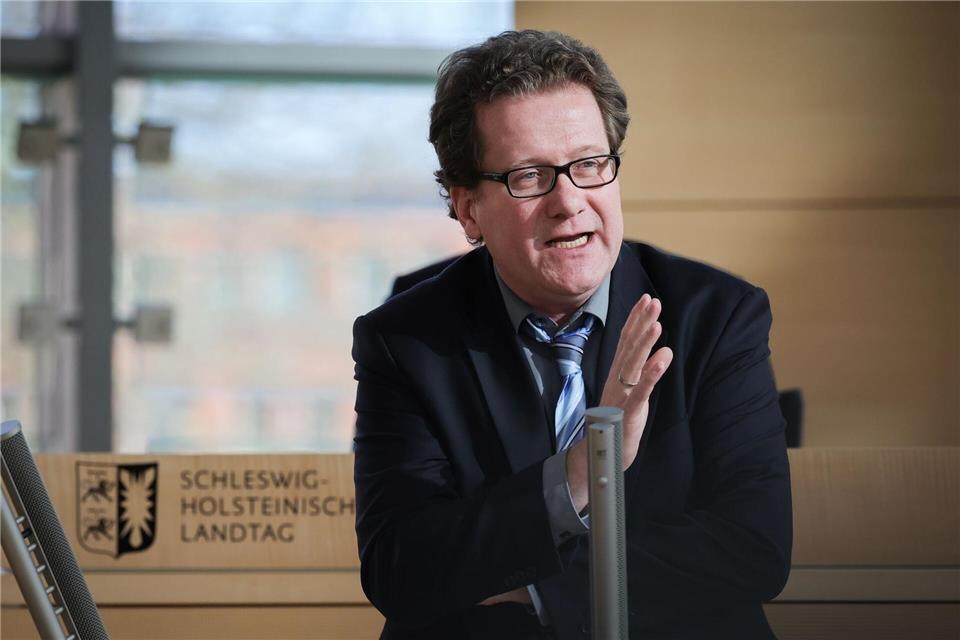 SPD: Landesregierung macht Berufsschulen das Leben schwer  Die Berufsschulen bekamen Einstellungskorridore zugeteilt, bemängelt der SPD-Bildungspolitiker Martin Habersaat. (Archivbild)Christian Charisius/dpa